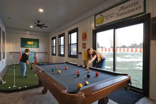 Big Rapids, MI - Barnapalooza! Indoor Glass Pool/Slide, Sleeps 20+