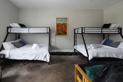 Big Rapids, MI - Barnapalooza! Indoor Glass Pool/Slide, Sleeps 20+ - image 53 of 79