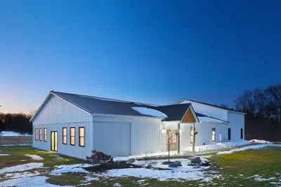 Big Rapids, MI - Barnapalooza! Indoor Glass Pool/Slide, Sleeps 20+ - image 70 of 79
