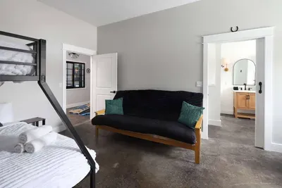 Big Rapids, MI - Barnapalooza! Indoor Glass Pool/Slide, Sleeps 20+ - image 55 of 79