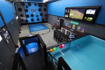 Big Rapids, MI - Barnapalooza! Indoor Glass Pool/Slide, Sleeps 20+ - image 4 of 79