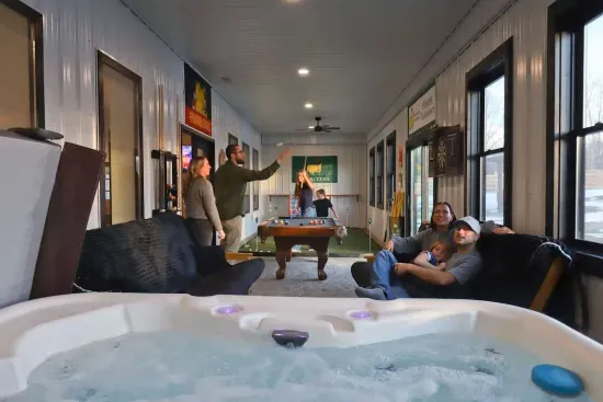Big Rapids, MI - Barnapalooza! Indoor Glass Pool/Slide, Sleeps 20+