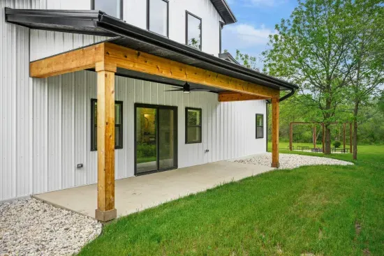 Mount Pleasant, WI - Barn! B-Ball/Mini Golf/Bar/Theater/Arcade/Hot Tub