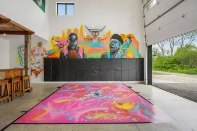 Graffiti mural of Michael Jordan and Giannis