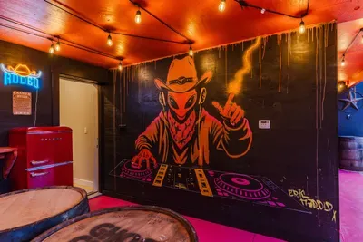 Lacona, IA - Wild Warehouse in the Cornfields with a Party Pool Oasis, Full-Court Sports Complex, Mini Golf Adventure Park, Karaoke Sports Bar & More! - image 86 of 120