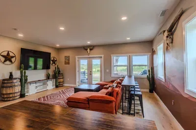 Lacona, IA - Wild Warehouse in the Cornfields with a Party Pool Oasis, Full-Court Sports Complex, Mini Golf Adventure Park, Karaoke Sports Bar & More! - image 33 of 120