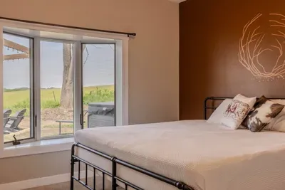 Lacona, IA - Wild Warehouse in the Cornfields with a Party Pool Oasis, Full-Court Sports Complex, Mini Golf Adventure Park, Karaoke Sports Bar & More! - image 42 of 120