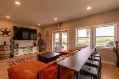 Lacona, IA - Wild Warehouse in the Cornfields with a Party Pool Oasis, Full-Court Sports Complex, Mini Golf Adventure Park, Karaoke Sports Bar & More! - image 34 of 120