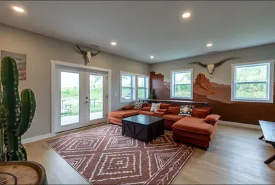 Lacona, IA - Wild Warehouse in the Cornfields with a Party Pool Oasis, Full-Court Sports Complex, Mini Golf Adventure Park, Karaoke Sports Bar & More! - image 32 of 120