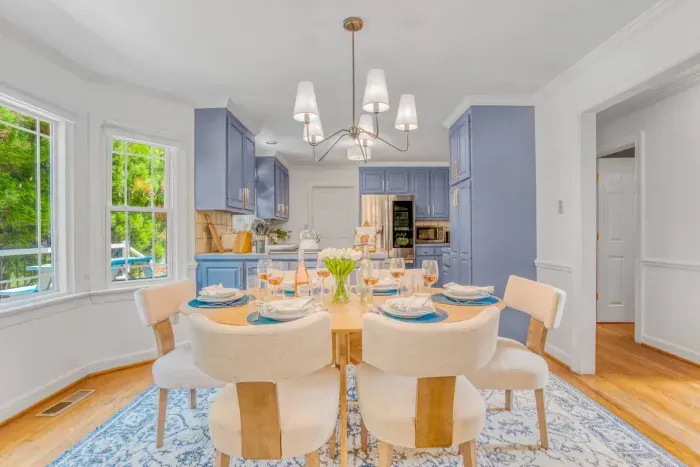 Bright and airy breakfast nook with seating for 6 in the modern open concept full kitchen. 