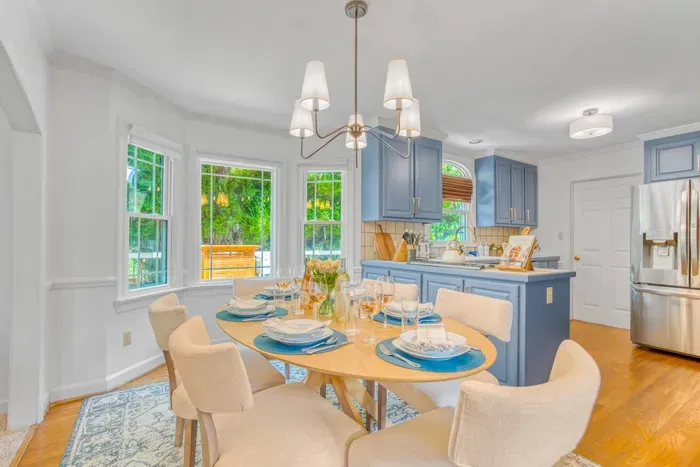Bright and airy breakfast nook with seating for 6 in the modern open concept full kitchen. 