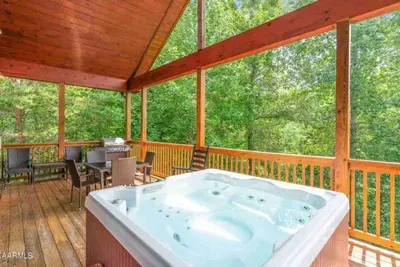 Grill & Chill! Hot Tub