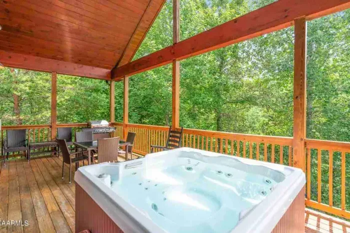 Grill & Chill! Hot Tub