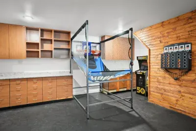 Arena #2, WI - Barn! Pool w/ Rock Climbing Wall! BBALL/PKBL Court - image 40 of 65