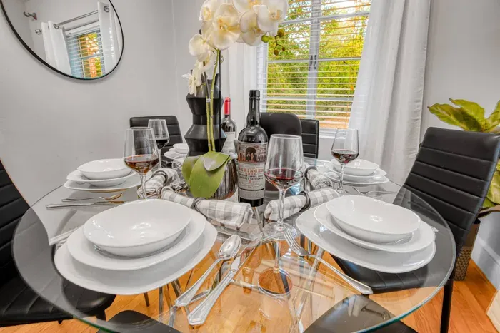 Dining for up to 6 people. 