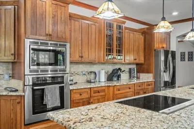 Irvine, KY - Private Lake! Sports Arena | Sleeps 30 | Movie Theater - image 33 of 98