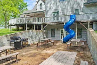 Irvine, KY - Private Lake! Sports Arena | Sleeps 30 | Movie Theater - image 20 of 98