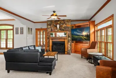 Irvine, KY - Private Lake! Sports Arena | Sleeps 30 | Movie Theater - image 32 of 98