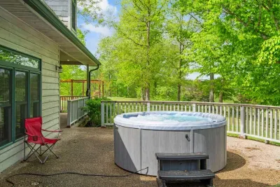 Irvine, KY - Private Lake! Sports Arena | Sleeps 30 | Movie Theater - image 80 of 98