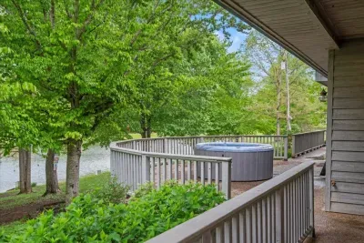 Irvine, KY - Private Lake! Sports Arena | Sleeps 30 | Movie Theater - image 81 of 98