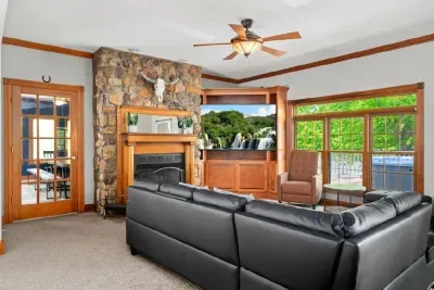 Irvine, KY - Private Lake! Sports Arena | Sleeps 30 | Movie Theater - image 28 of 98