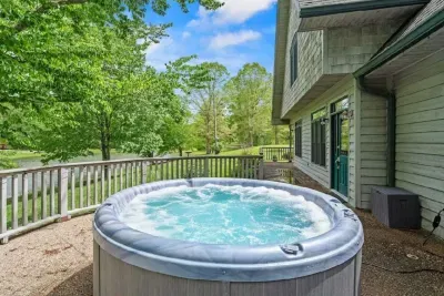 Irvine, KY - Private Lake! Sports Arena | Sleeps 30 | Movie Theater - image 18 of 98