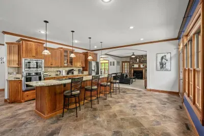Irvine, KY - Private Lake! Sports Arena | Sleeps 30 | Movie Theater - image 35 of 98