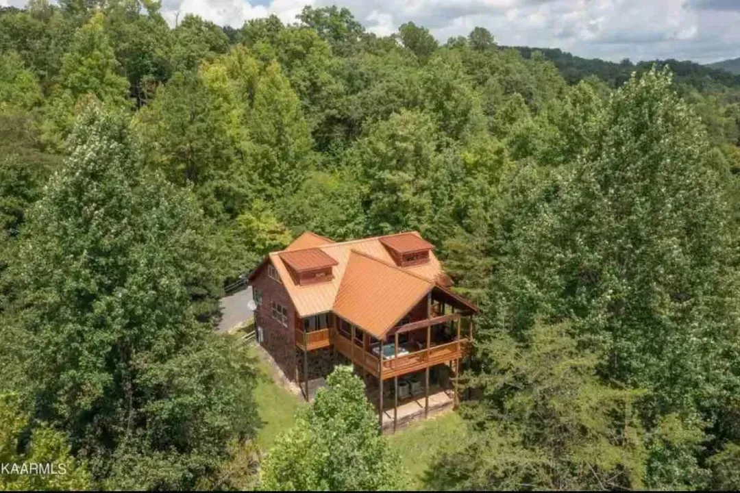 Sevierville Tennessee barnhouse in the Smoky Mountain forest