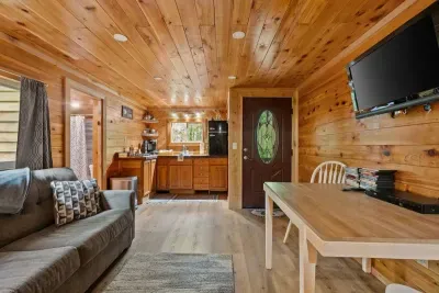 Camp Hideaway - Dog friendly and River Beach - image 3 of 28