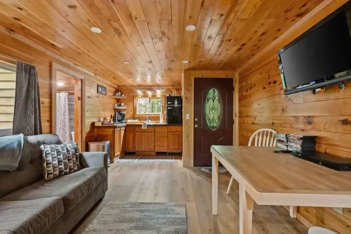 Camp Hideaway - Dog friendly and River Beach - image 3 of 28