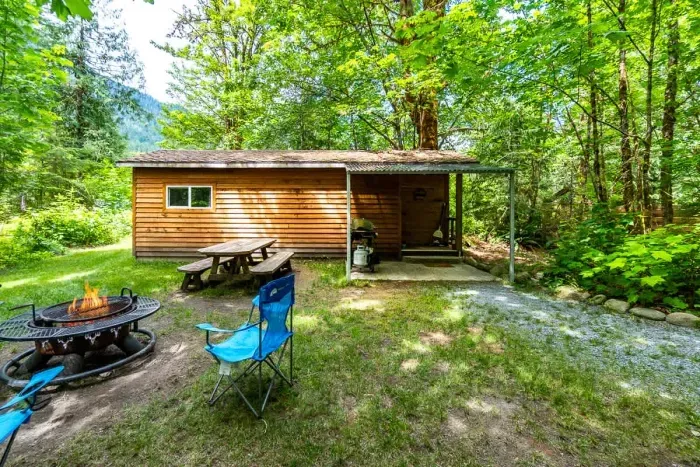 Camp Hideaway - Dog friendly and River Beach - image 5 of 28