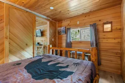 Camp Hideaway - Dog friendly and River Beach - image 6 of 28