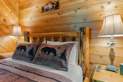 Camp Hideaway - Dog friendly and River Beach - image 13 of 28
