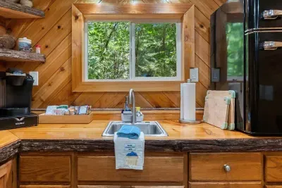 Camp Hideaway - Dog friendly and River Beach - image 11 of 28