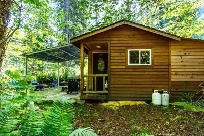 Camp Hideaway - Dog friendly and River Beach - image 2 of 28