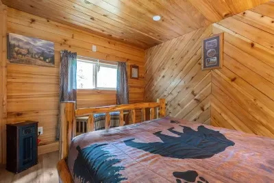 Camp Hideaway - Dog friendly and River Beach - image 7 of 28
