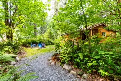 Camp Hideaway - Dog friendly and River Beach - image 15 of 28