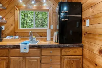 Camp Hideaway - Dog friendly and River Beach - image 14 of 28