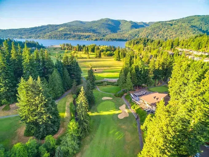 Sudden Valley Golf Course is minutes from the lodge and offers 18 holes for your game. It also has a driving range and Bar & Grill for your enjoyment. Bring your clubs for the course or hit a bucket of balls or two....it'll be fun either way! :)