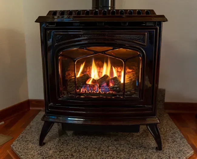 The gas fireplace is so convenient and warms up the relaxing evenings. :)