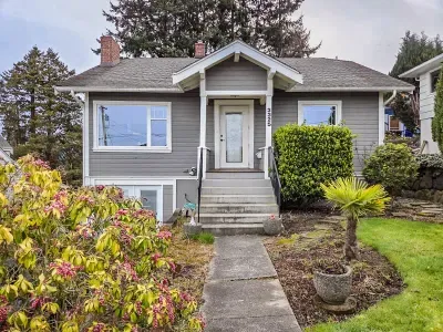 Welcome to your peaceful Everett retreat, tucked into the historic Port Gardner neighborhood.