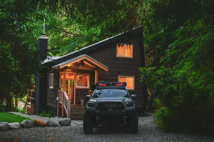 If you're looking for relaxation or adventure, this cabin has it all! Hot tub, fire pit, beautiful stone fireplace, plush beds, a fully stocked kitchen, incredible hikes right outside your door, Class V white water kayaking & more. :) Check it out!