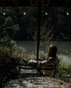 This awesome chair lift swing lets you enjoy the river view in the coolest possible way. :)