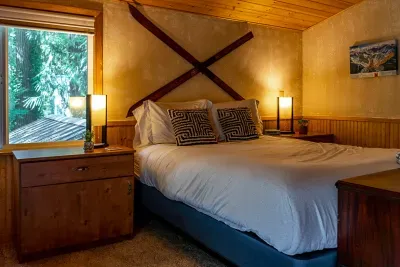 Cozy, chalet decor makes this bedroom suite super cute and comfy. :)