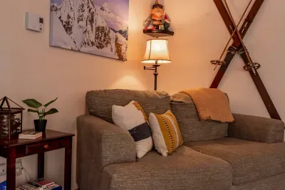 A little lounge area to enjoy a glass of wine or a cocktail while waiting on dinner. :)