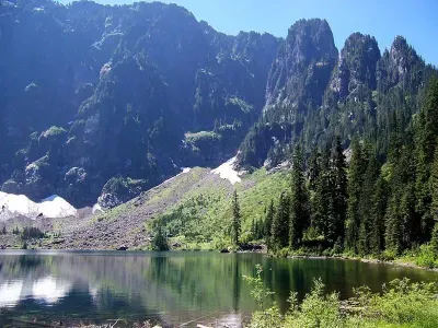 Beautiful Lake 22 is a quick drive up Mt Loop Hwy.