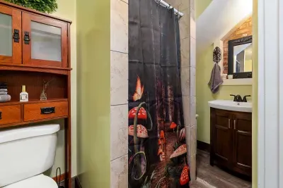 Main level bath with shower