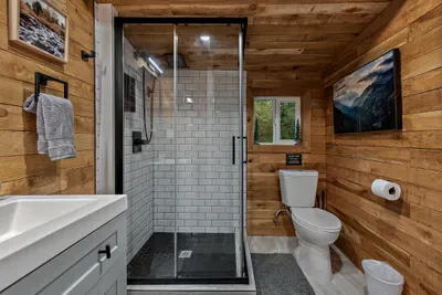 Backman Creek Hideaway | Creekside Spa Retreat - image 19 of 33