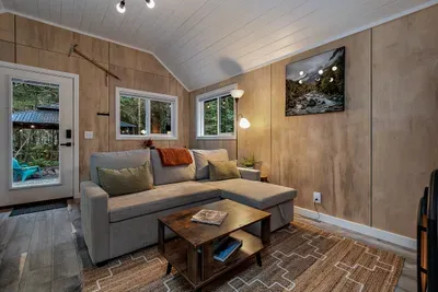 Backman Creek Hideaway | Creekside Spa Retreat - image 15 of 33