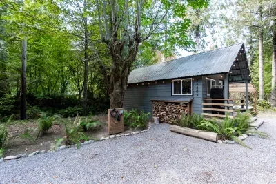 Backman Creek Hideaway | Creekside Spa Retreat - image 10 of 33
